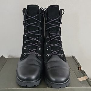 New In Box Woman's Timberland Black Fleece Lined Winter Boots.  Size 8B